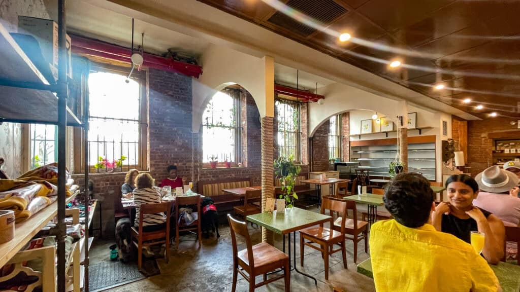 dog cafe chateau le woof