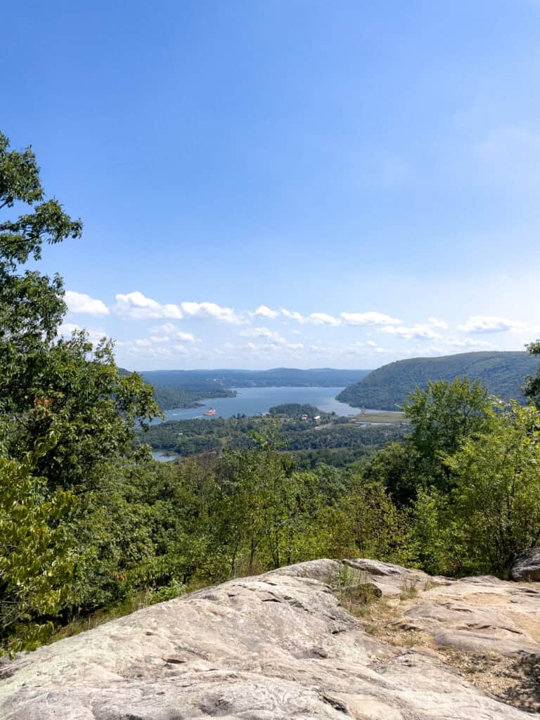 hudson river views from bear mountain loop trail